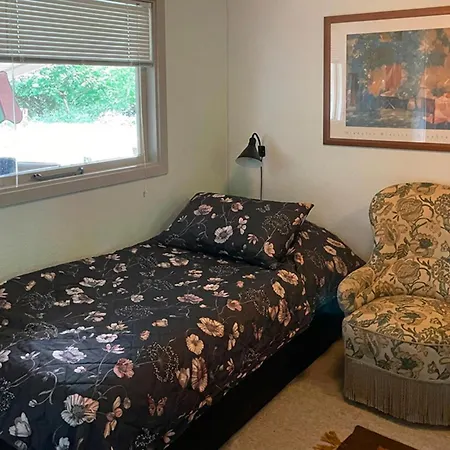 2 Bedroom Cozy In